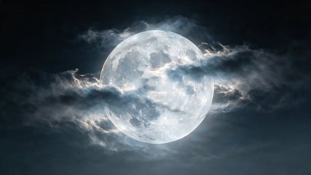 Pisces Moon Sign: Emotional Traits & Inner World